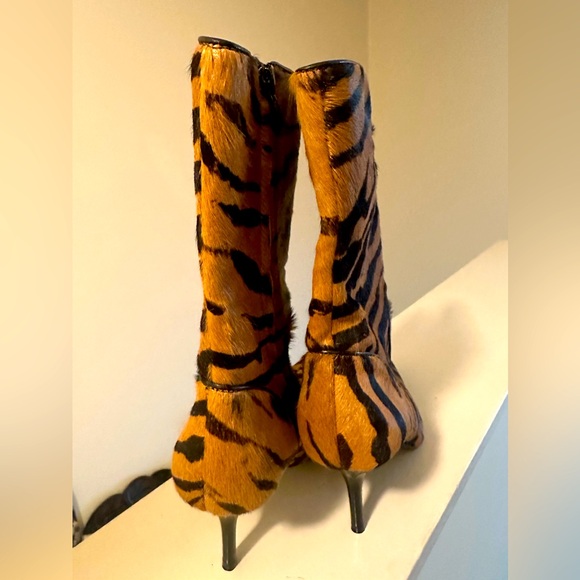 Animal print Steve Madden size 6 boots with 2 inch heel never worn, great style - Picture 3 of 6